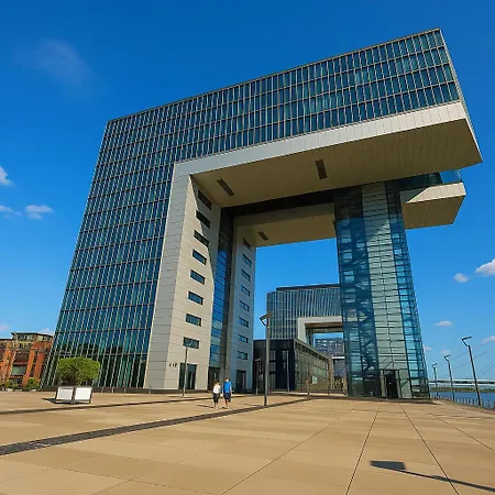 Penthouse Koeln 2 * 弗雷兴